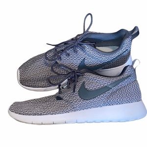 Nike Roshe Grey/White Kids 6M/Women’s size 8